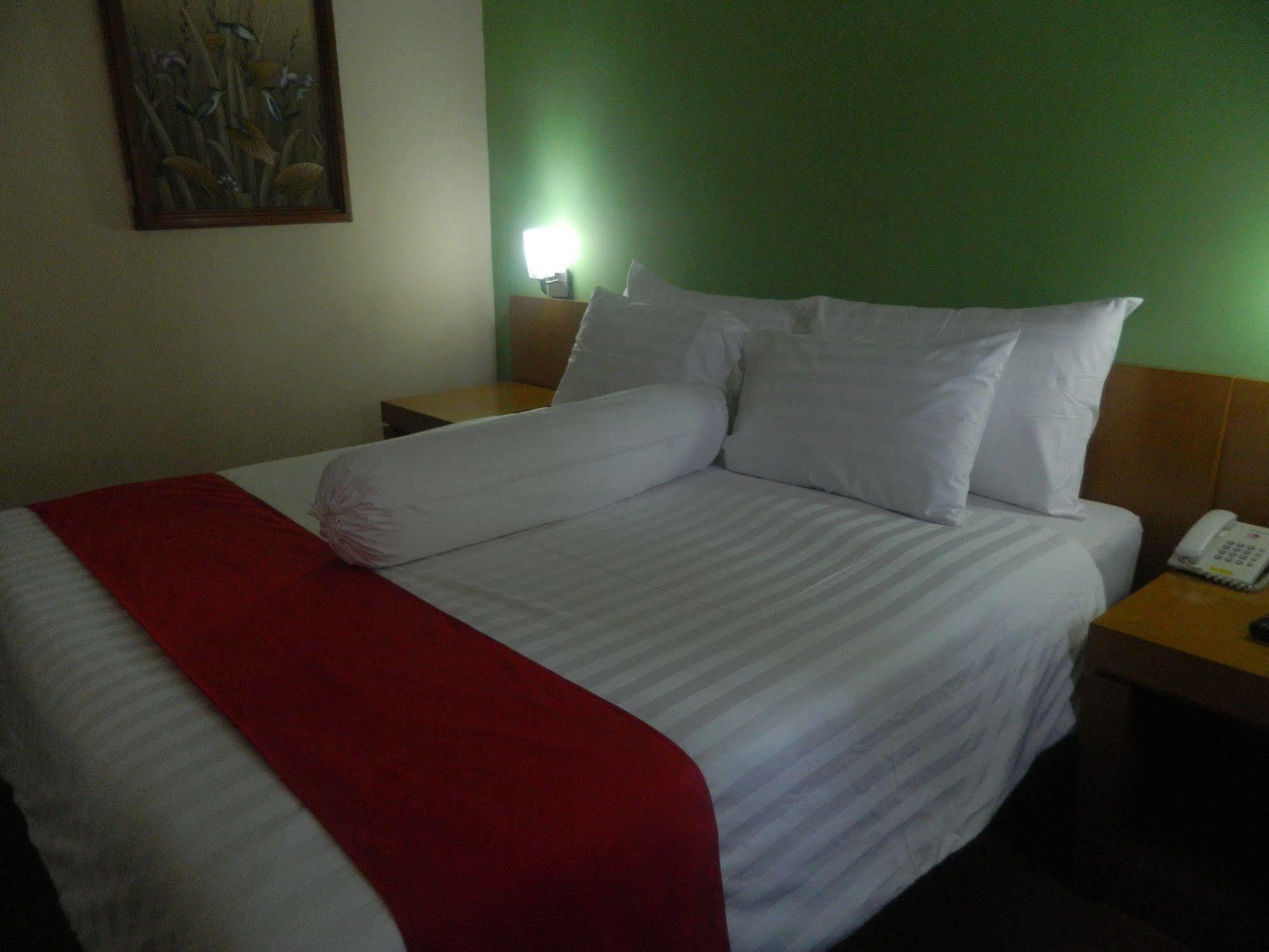 Patra Comfort Jakarta Bagian luar foto