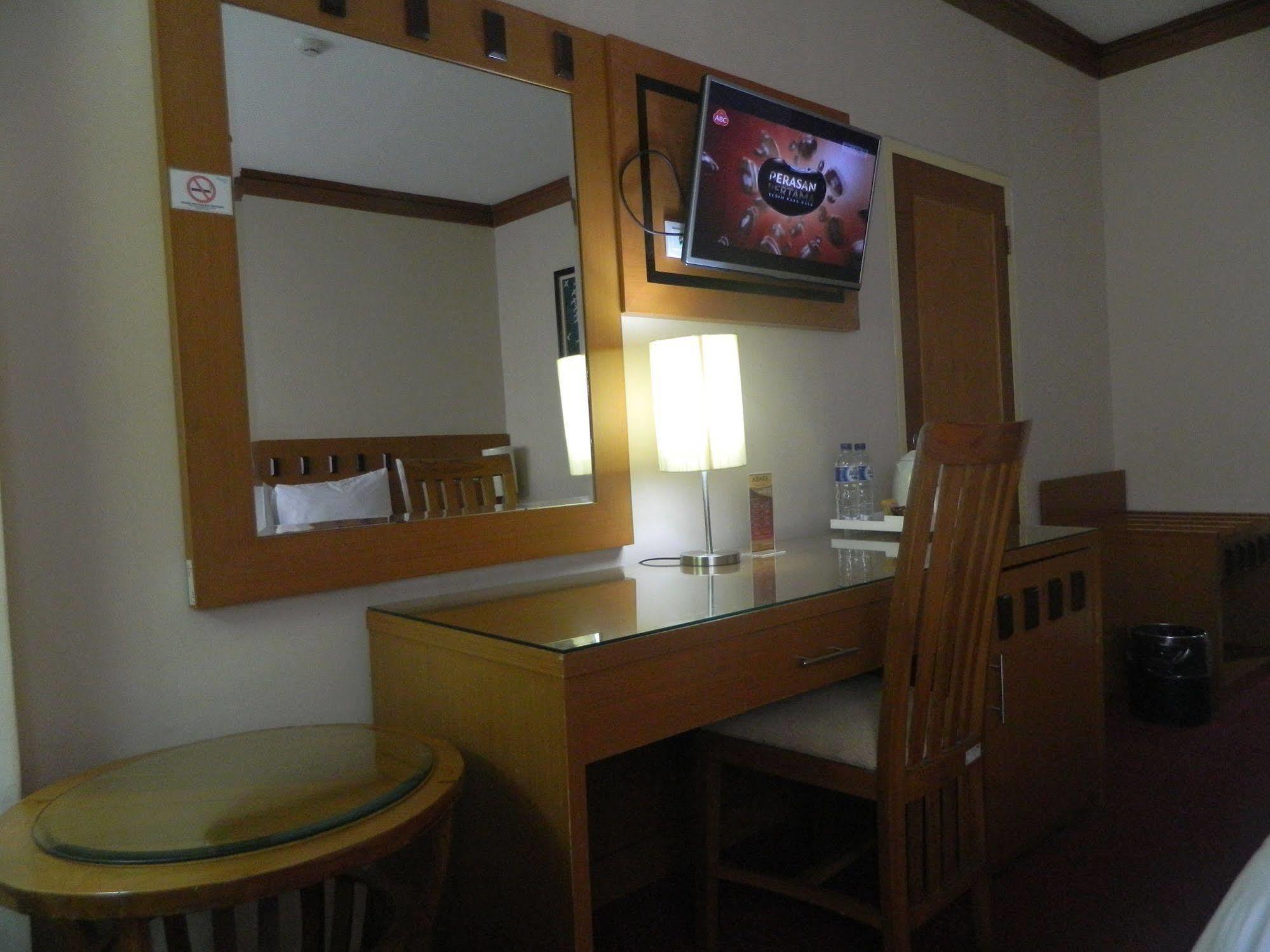 Patra Comfort Jakarta Bagian luar foto