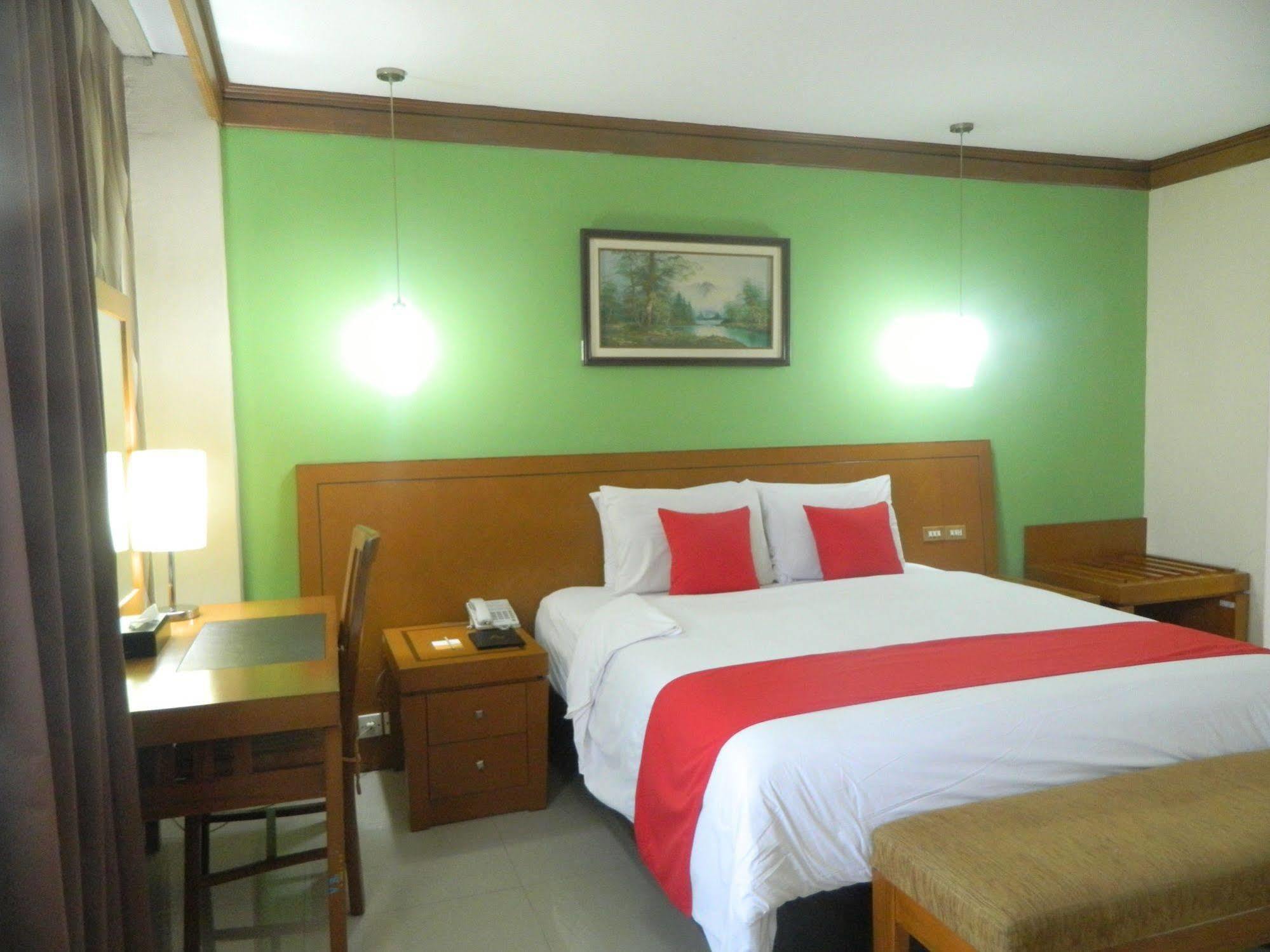 Patra Comfort Jakarta Bagian luar foto