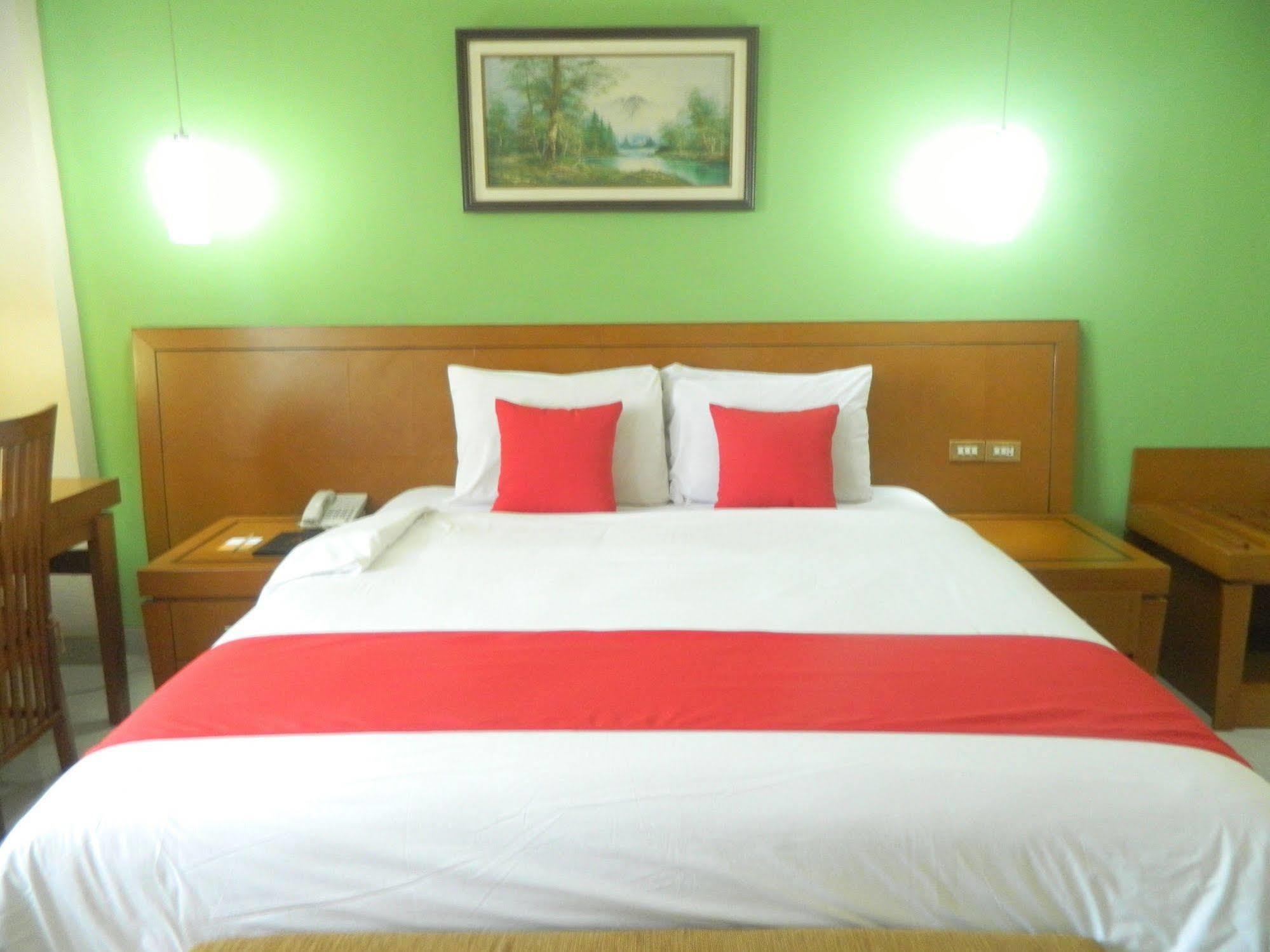 Patra Comfort Jakarta Bagian luar foto